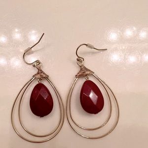 Maroon red and gold dangly earrings. 1.5 inches long, a little over 1 inch wide.